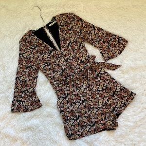 Abercrombie & Fitch women’s floral three quarter sleeve tie waist romper XSP